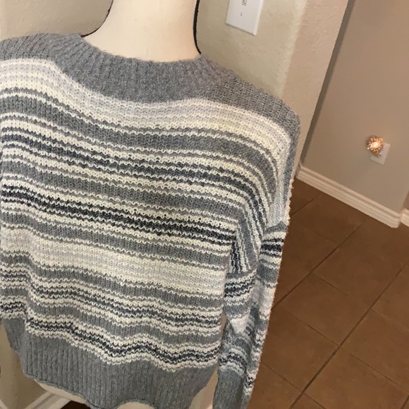 American Eagle Outfitters gray, white, black striped cropped knit sweater - Picture 11 of 17